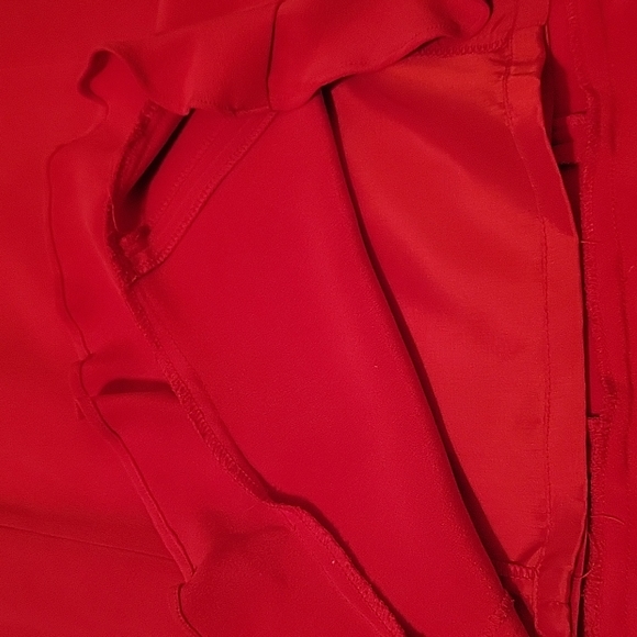 Silk skirt, Size 6 skirt with flirty hem. Beautiful red color. - Picture 8 of 8